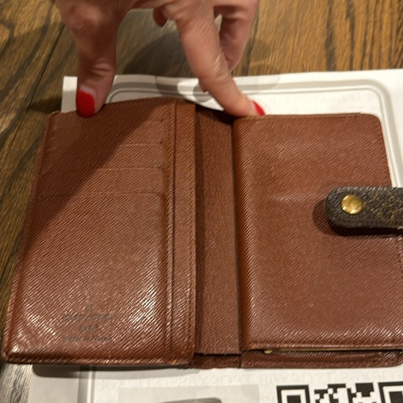 Authentic Louis Vuitton “Kiss Lock” wallet - Picture 6 of 9